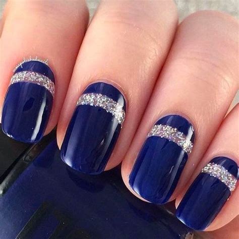 Nail art bleu : 50 photos et inspirations pour vos ongles .